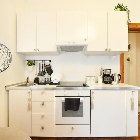 Vintage Elegance, Modern Comfort: 1Br Apartment Overlooking Calea Victoriei Bucharest Luaran gambar