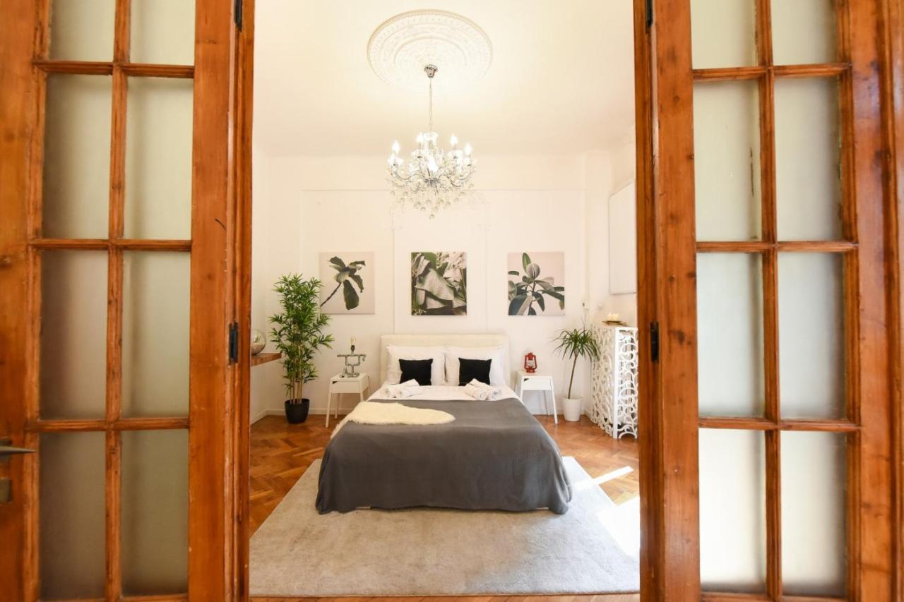 Vintage Elegance, Modern Comfort: 1Br Apartment Overlooking Calea Victoriei Bucharest Luaran gambar