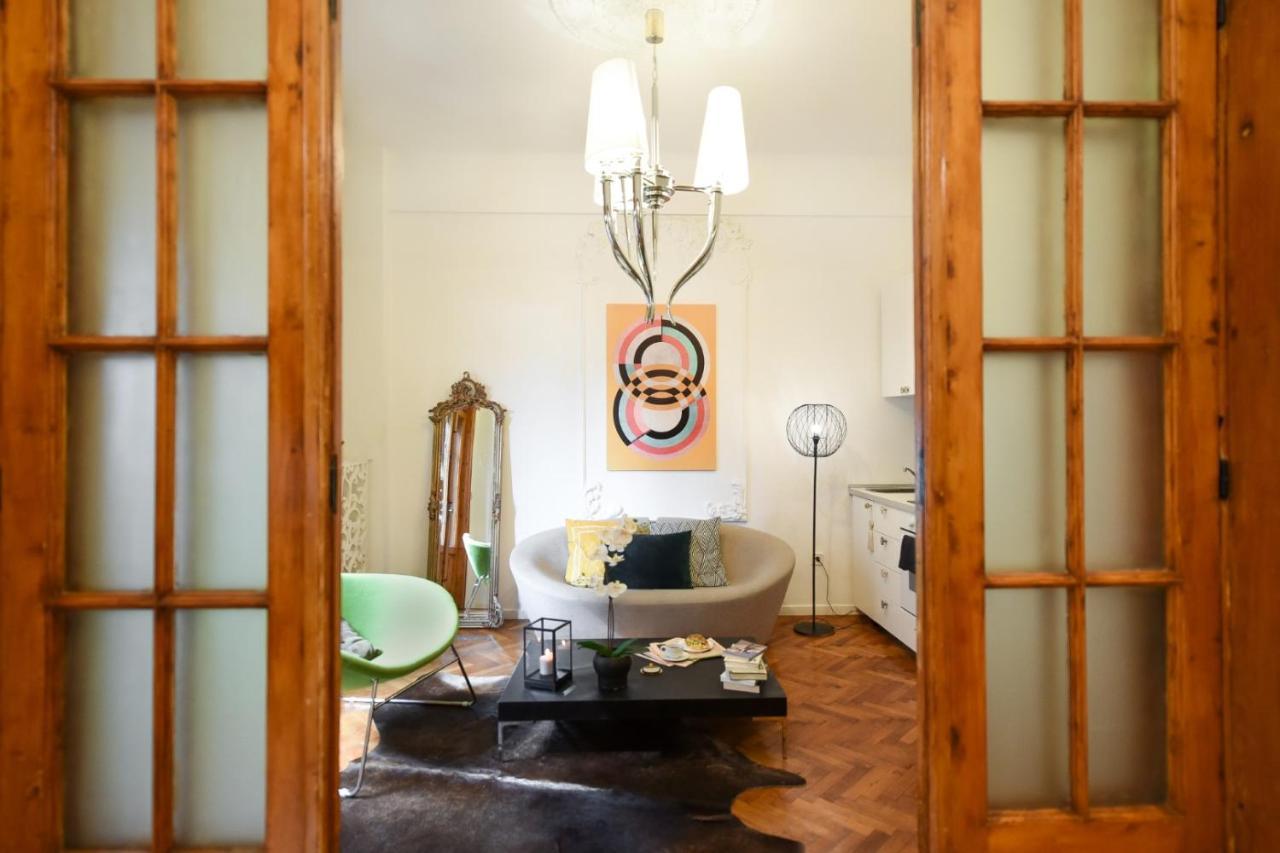 Vintage Elegance, Modern Comfort: 1Br Apartment Overlooking Calea Victoriei Bucharest Luaran gambar