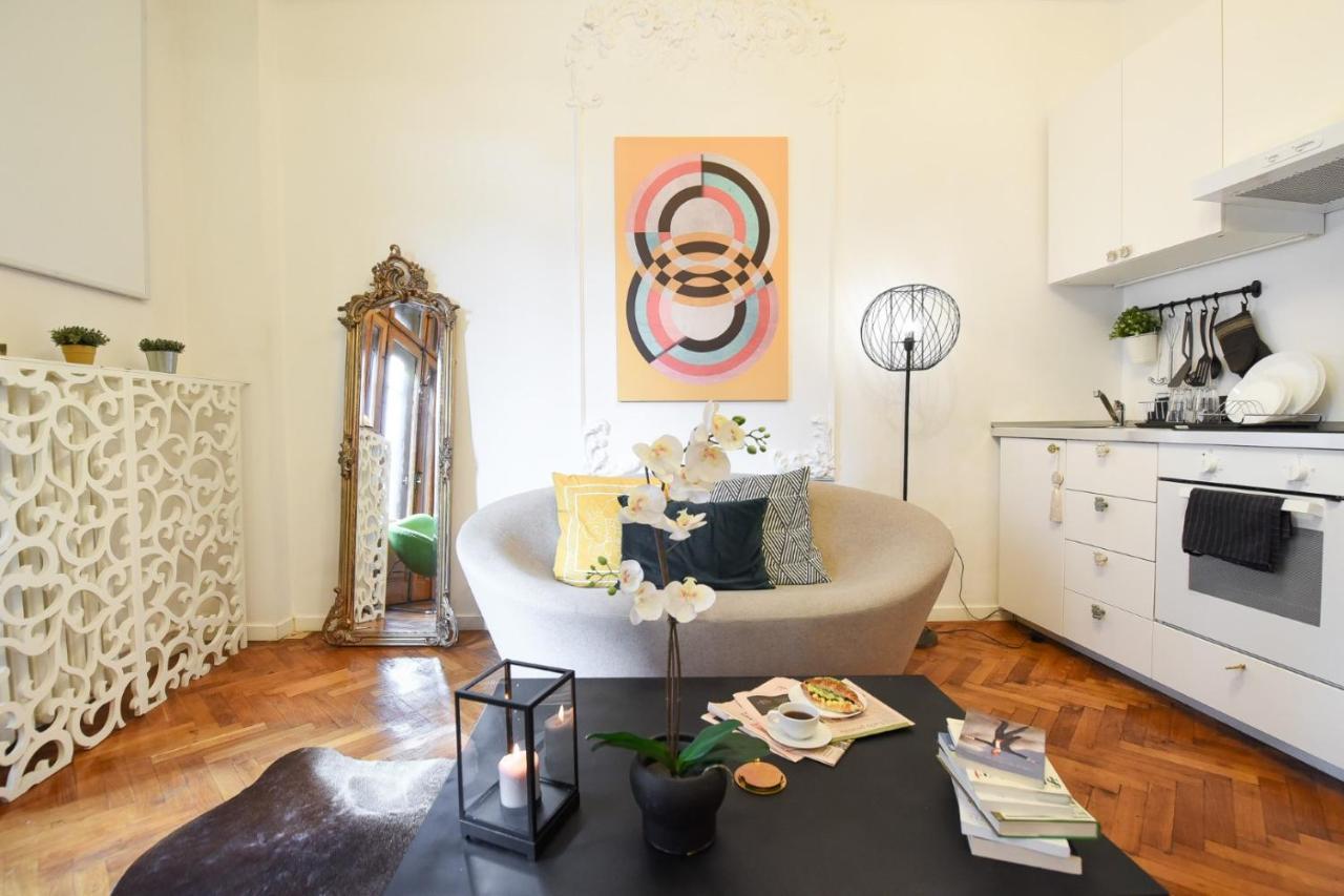 Vintage Elegance, Modern Comfort: 1Br Apartment Overlooking Calea Victoriei Bucharest Luaran gambar